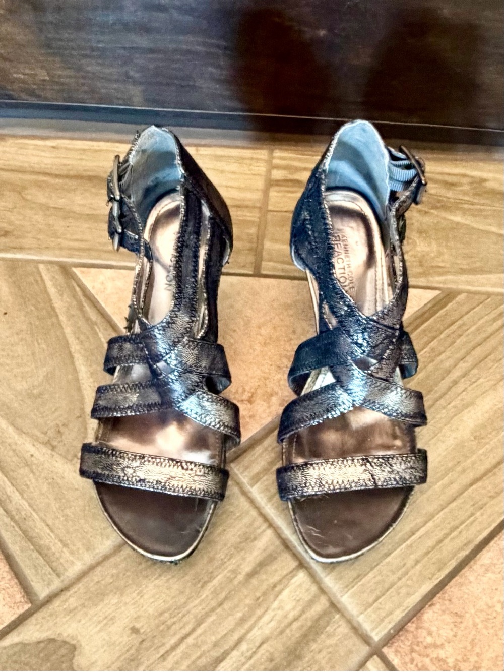Kenneth Cole Reaction Metallic Black Strappy Sandals